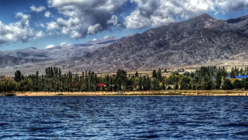 Уровень воды Иссык-Куля повысился на метр