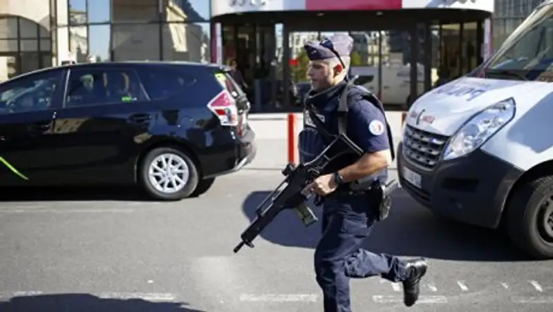 Во Франции около 15 тысяч человек находятся под наблюдением