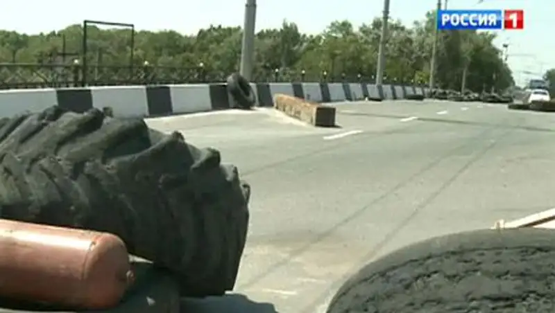 Украинские силовики пытаются взять в кольцо Донецк