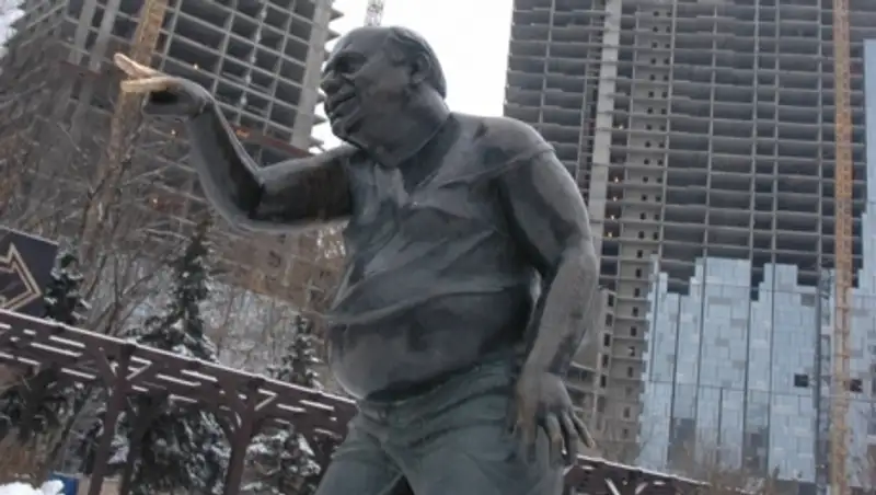 В Москве задержали подозреваемых в краже памятника актеру Евгению Леонову