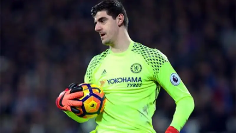 Вратарь «Челси» пропустил матч с МЮ из-за полученной на съемках рекламы травмы