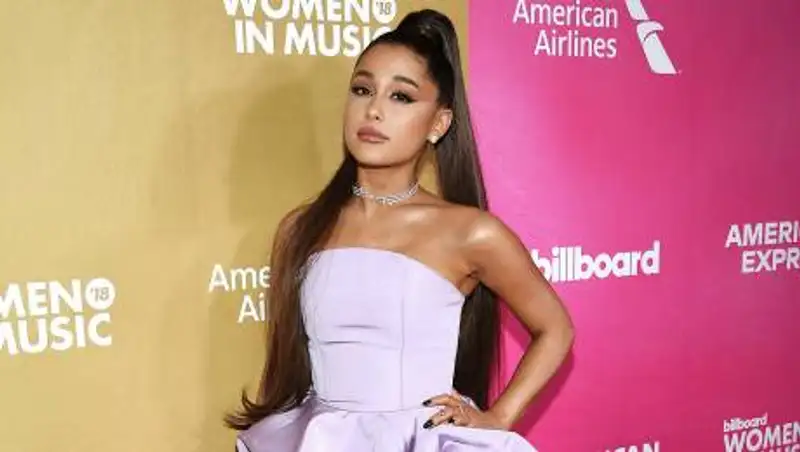 Ариана Гранде объявила о помолвке с агентом по недвижимости