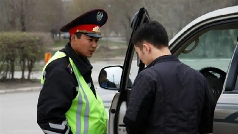 МВД: полицейским запрещено работать с водителями без видеорегистраторов