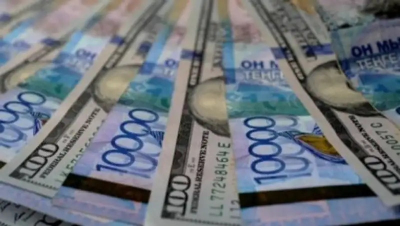 Курс доллара составил 382,48 тенге на утренних торгах
