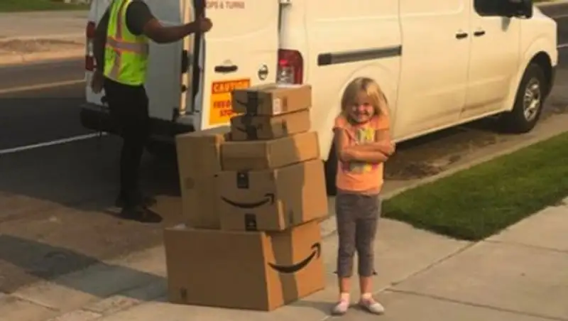 Шестилетняя девочка тайком накупила игрушек на сотни долларов