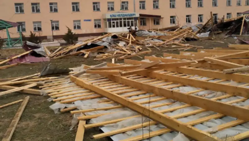 Крышу школы сорвало в Туркестанской области