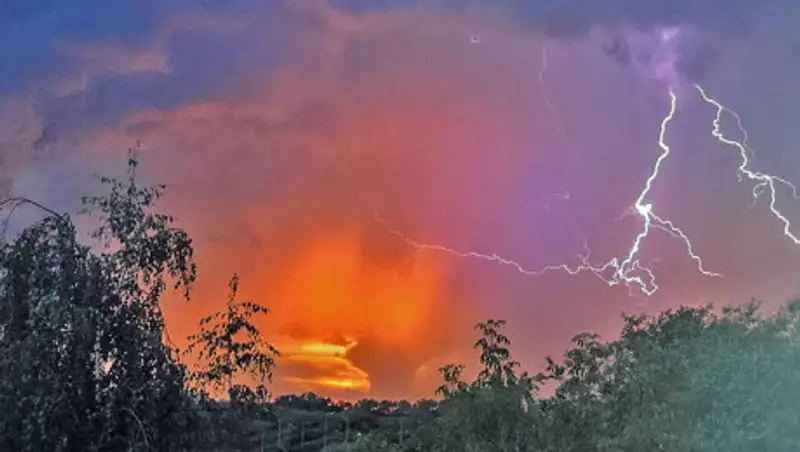 Гроза и сильная жара: в ряде областей объявлено штормовое предупреждение