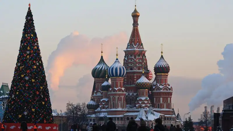 В Москве неизвестный пытался поджечь елку на Красной площади
