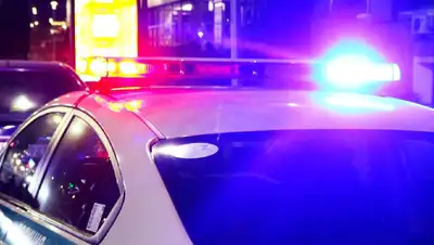 Мужчина  протащил полицейского на капоте 50 метров , фото - Новости Zakon.kz от 13.09.2022 12:26