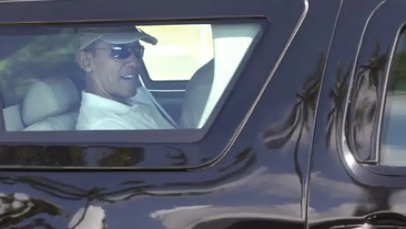 Кортеж Обамы остановился на красный