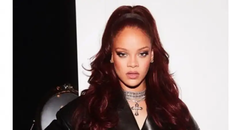 Рианна - Трампу: Власти США строят стену, чтобы держать террористов в Америке