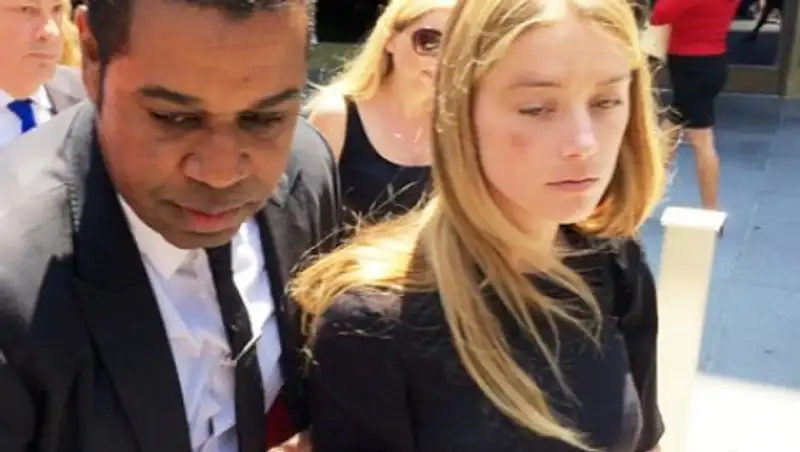 Эмбер Херд обвинила Джонни Деппа в пьянстве