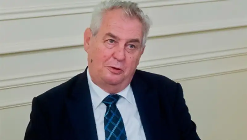 Лидера Чехии поздравили под песню крокодила Гены