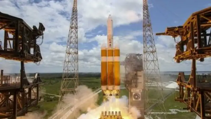 В США запущена ракета с секретным разведывательным спутником