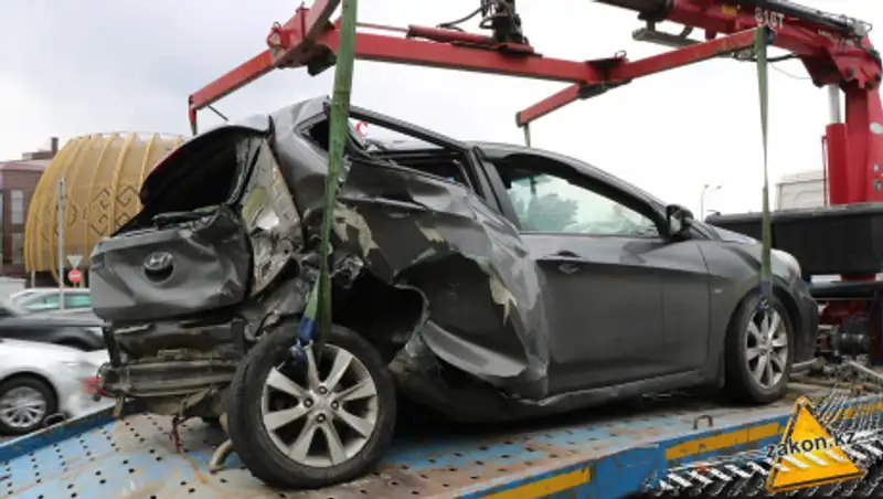 Семья с 11-летней девочкой пострадала в ДТП в Алматы