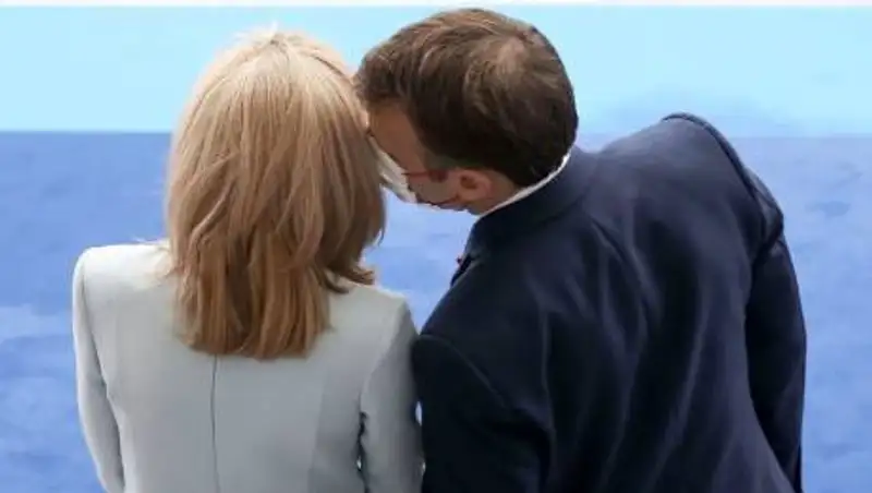 Президент Франции с женой подали жалобу на папарацци