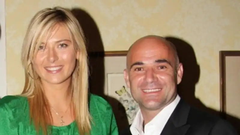 Мария Шарапова проведет выставочный матч с Андре Агасси