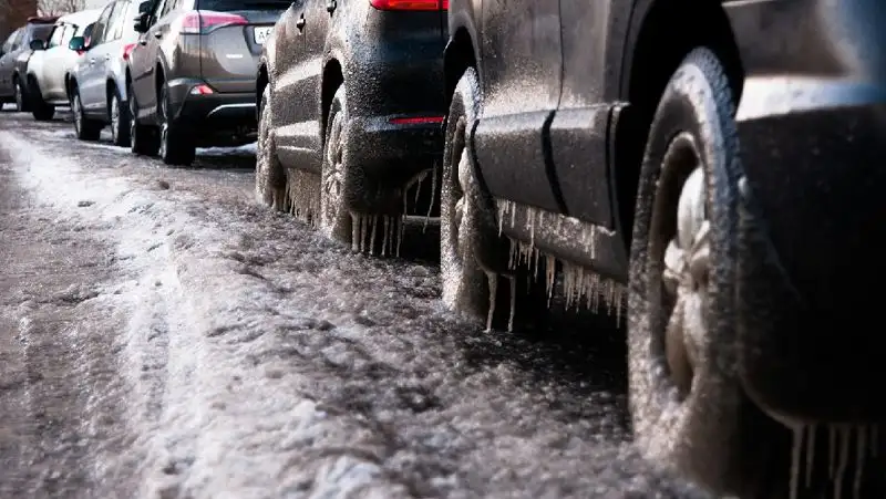 Автоэксперты рассказали, как безопасно тормозить в гололед