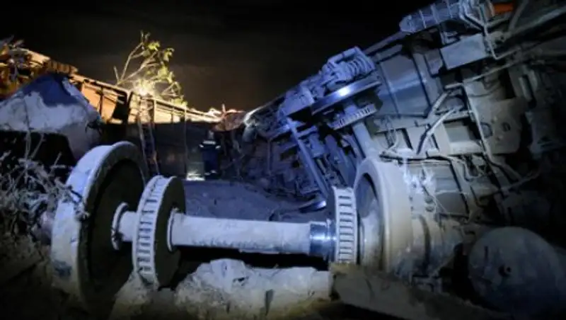 При крушении поезда в Греции погибли четыре человека