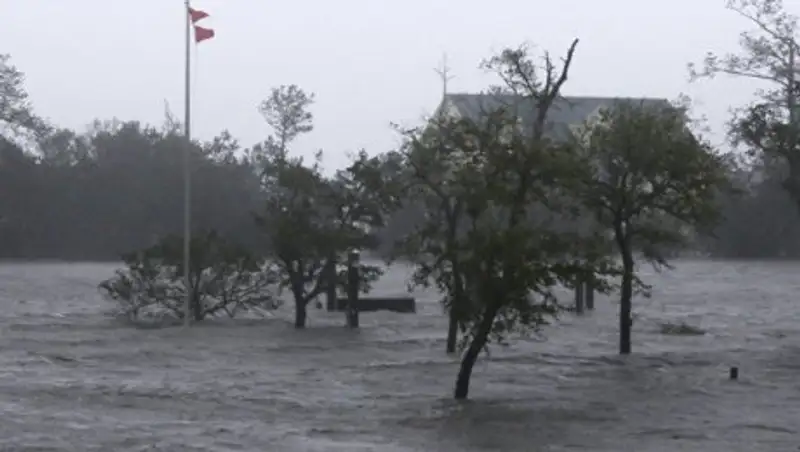 Число жертв урагана "Флоренс" в США выросло до 11 человек