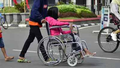 Дети-инвалиды, коляска, фото - Новости Zakon.kz от 24.11.2021 13:29
