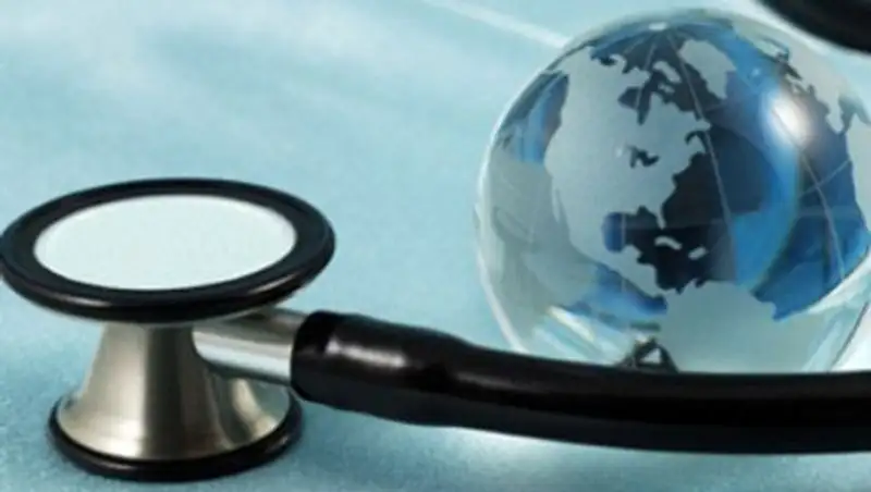 Медики призывают повременить с поездками в эпидемически неблагополучные страны