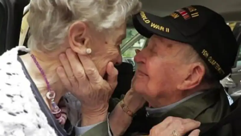 Ветеран войны встретился с возлюбленной спустя 75 лет
