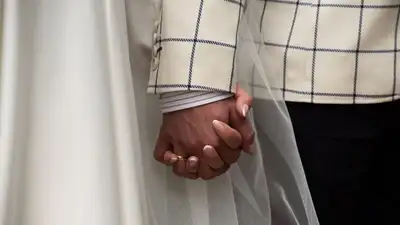 Свадебная клятва казахстанцев на испанском озадачила комментаторов, фото - Новости Zakon.kz от 11.10.2023 14:25