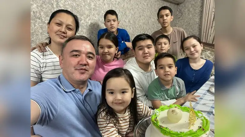Самый многодетный аким Казахстана рассказал, сколько потратил на школьную форму детей, фото - Новости Zakon.kz от 25.08.2023 14:24