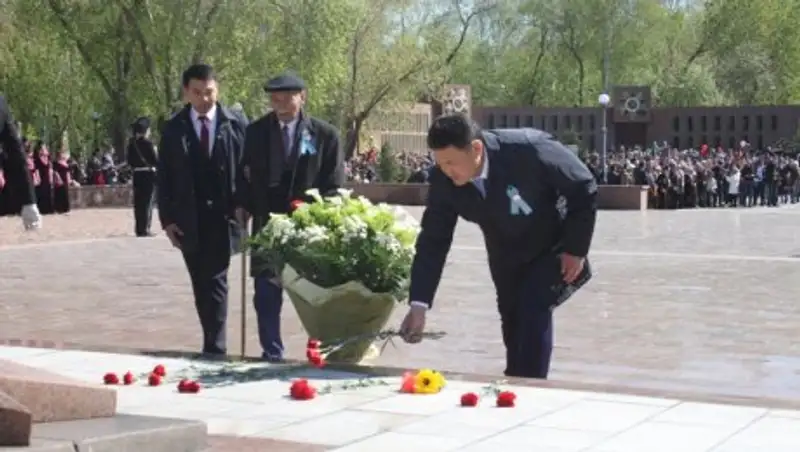 Митингом у Вечного Огня начался праздник Победы в Павлодаре