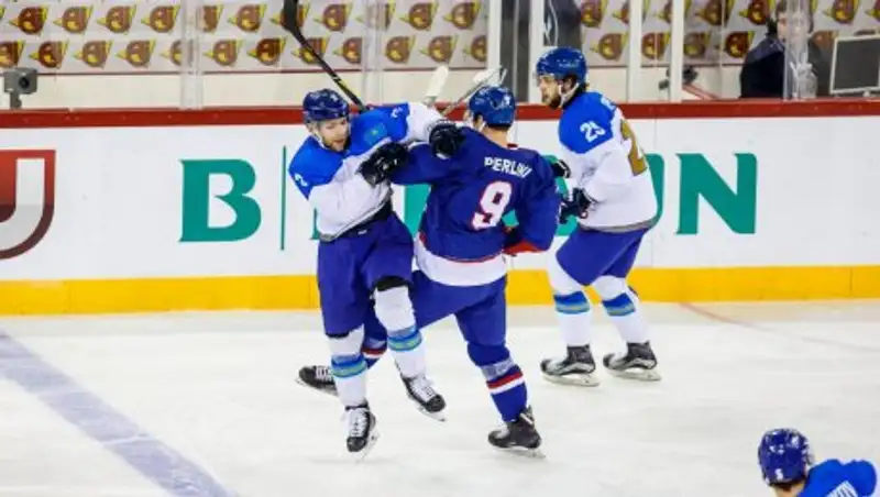 На чемпионате мира по хоккею Казахстан разгромил Великобританию