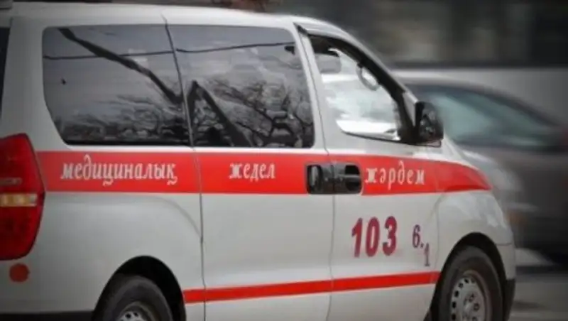 Работники маслозавода в Актобе отравились неизвестным газом, есть погибший