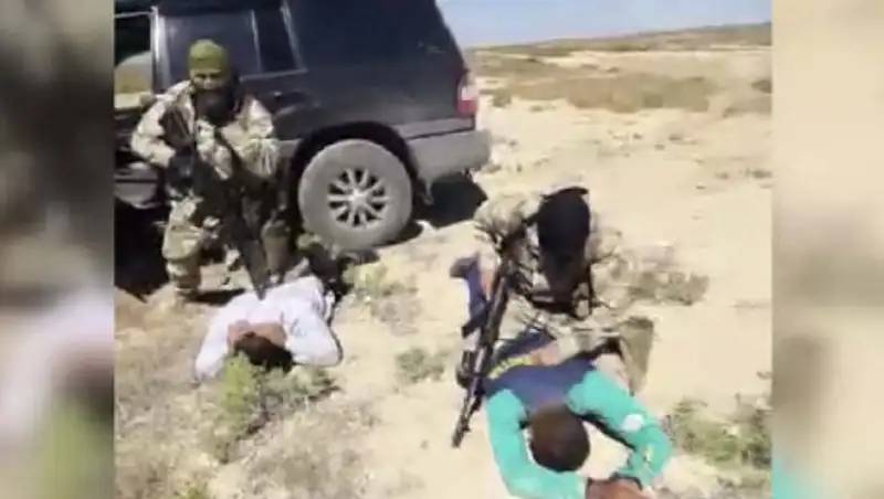 Кызылординские полицейские стреляли с вертолета и остановили наркодельцов