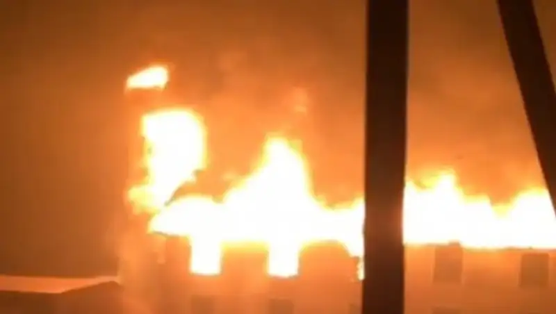 Строительный магазин сгорел в Алматинской области