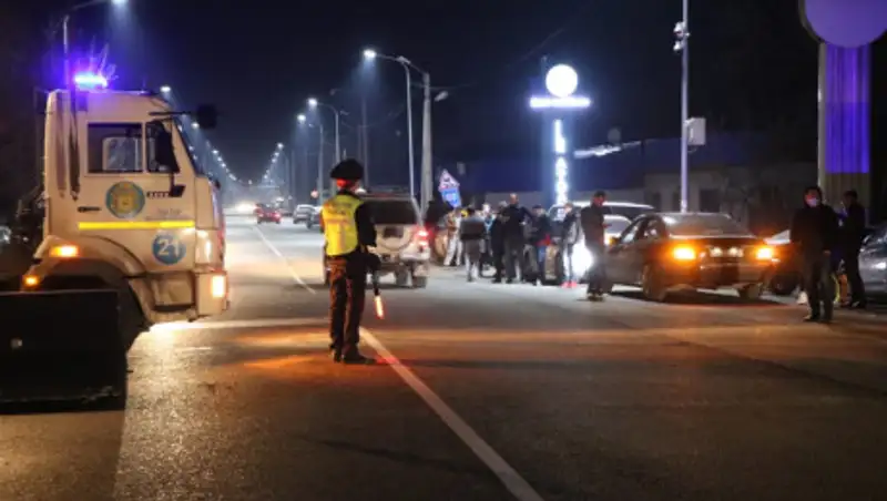 В Казахстане вступили в силу строгие карантинные ограничения