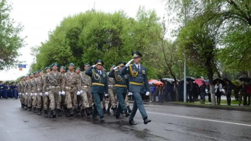 Аким Алматинской области поздравил жетысусцев с Днем защитника Отечества