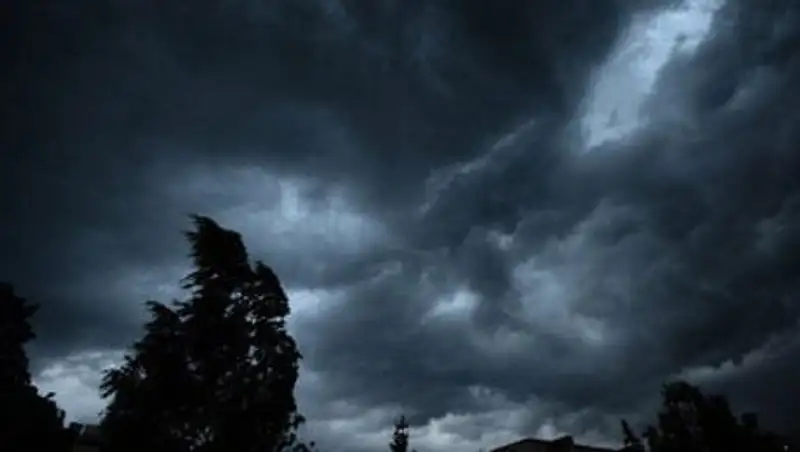 Грозы и ветер на востоке, сильная жара  на западе ожидаются в воскресенье в Казахстане