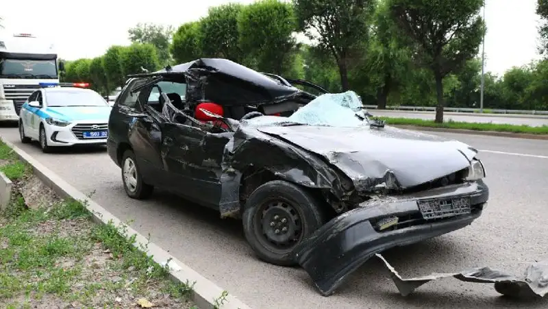 Родился в рубашке – жуткое ДТП произошло в Алматы