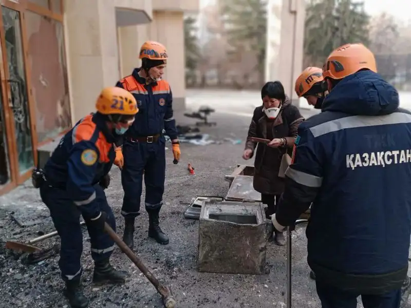 За время ЧП силами МЧС из пожаров спасены более 30 человек