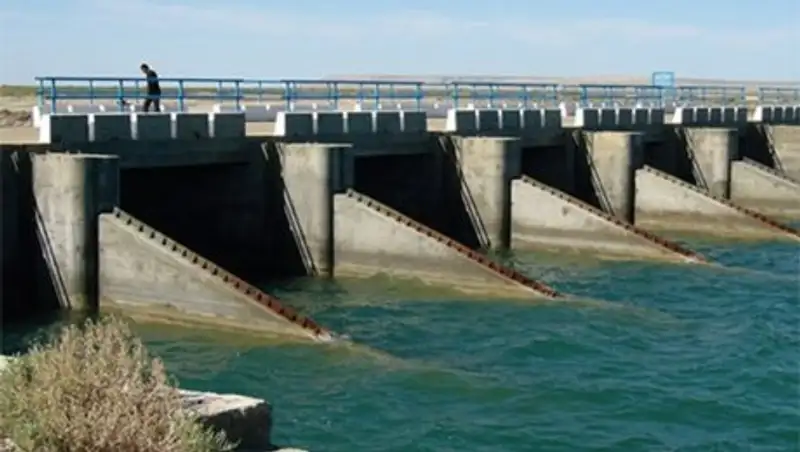 На речной дамбе в Кызылорде нашли обезглавленную девушку