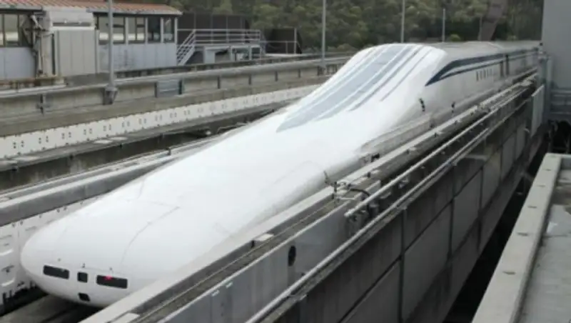 Японский поезд-магнитоплан вновь побил рекорд скорости
