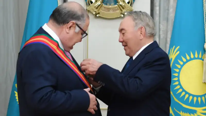 Елбасы наградил Алишера Усманова