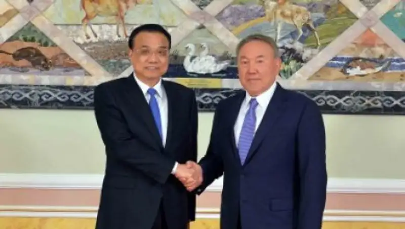 Нурсултан Назарбаев провел встречу с премьер-министром КНР Ли Кэцяном