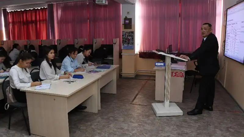 Преподавателям 4 казахстанских вузов повысили зарплату