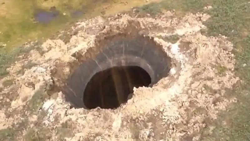 Гигантская воронка на Ямале может быть следом неизвестного метеорита