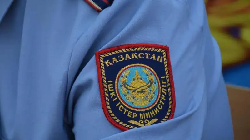 Полиция расследует появление надписи в подъезде одного из домов Атырау