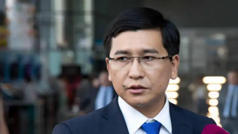 Министр образования отреагировал на ситуацию с задержанием учителя школы