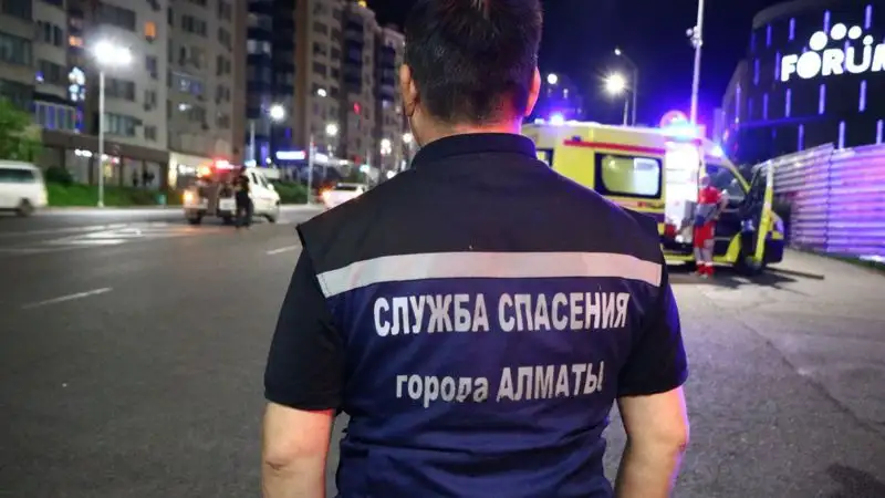 Самокатчик погиб после столкновения с мотоциклом в Алматы, фото - Новости Zakon.kz от 17.05.2023 01:53