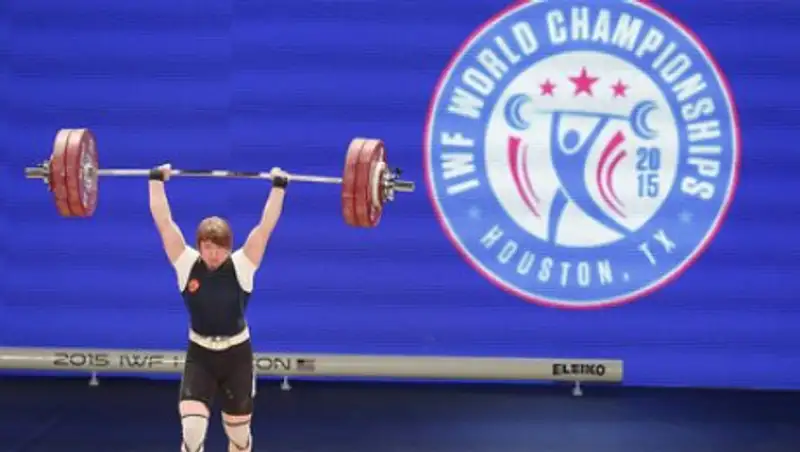 Российских тяжелоатлетов отстранили от участия в международных соревнованиях