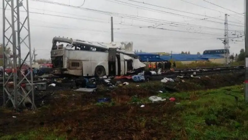 Стали известны имена водителей автобуса, попавшего в ДТП с поездом в России
